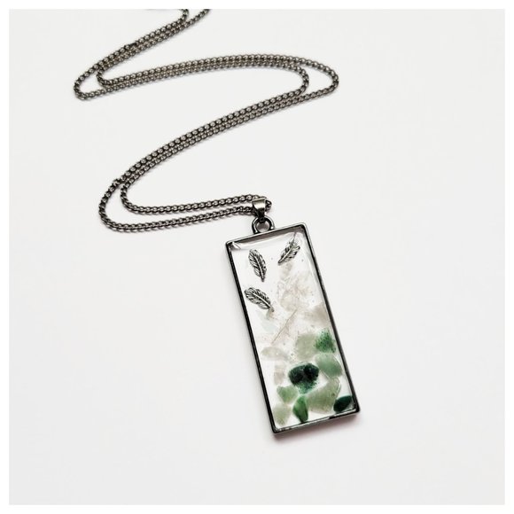 Jade and Fluorite Necklace Healing Crystals and Feathers Geometric Resin Pendant - Picture 4 of 11